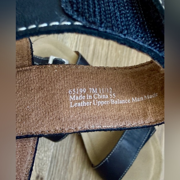 Clarks Alto Disco Leather Wedge Sandals Size 7 LNC - Picture 3 of 6